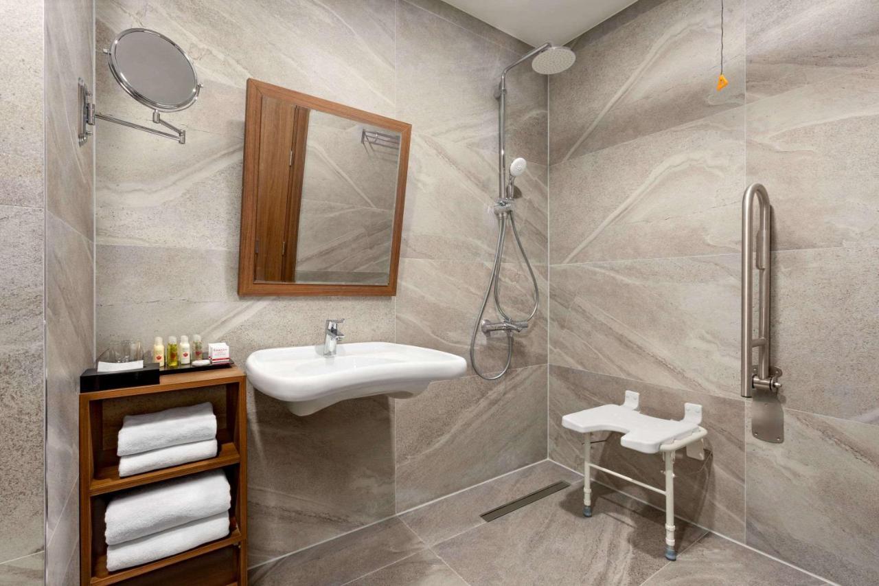 Ramada By Wyndham Adiyaman Hotel Bagian luar foto